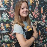 Profesora de apoyo escolar en Dibujo técnico, licenciada en diseño de interiores y en dirección y proyección de obras